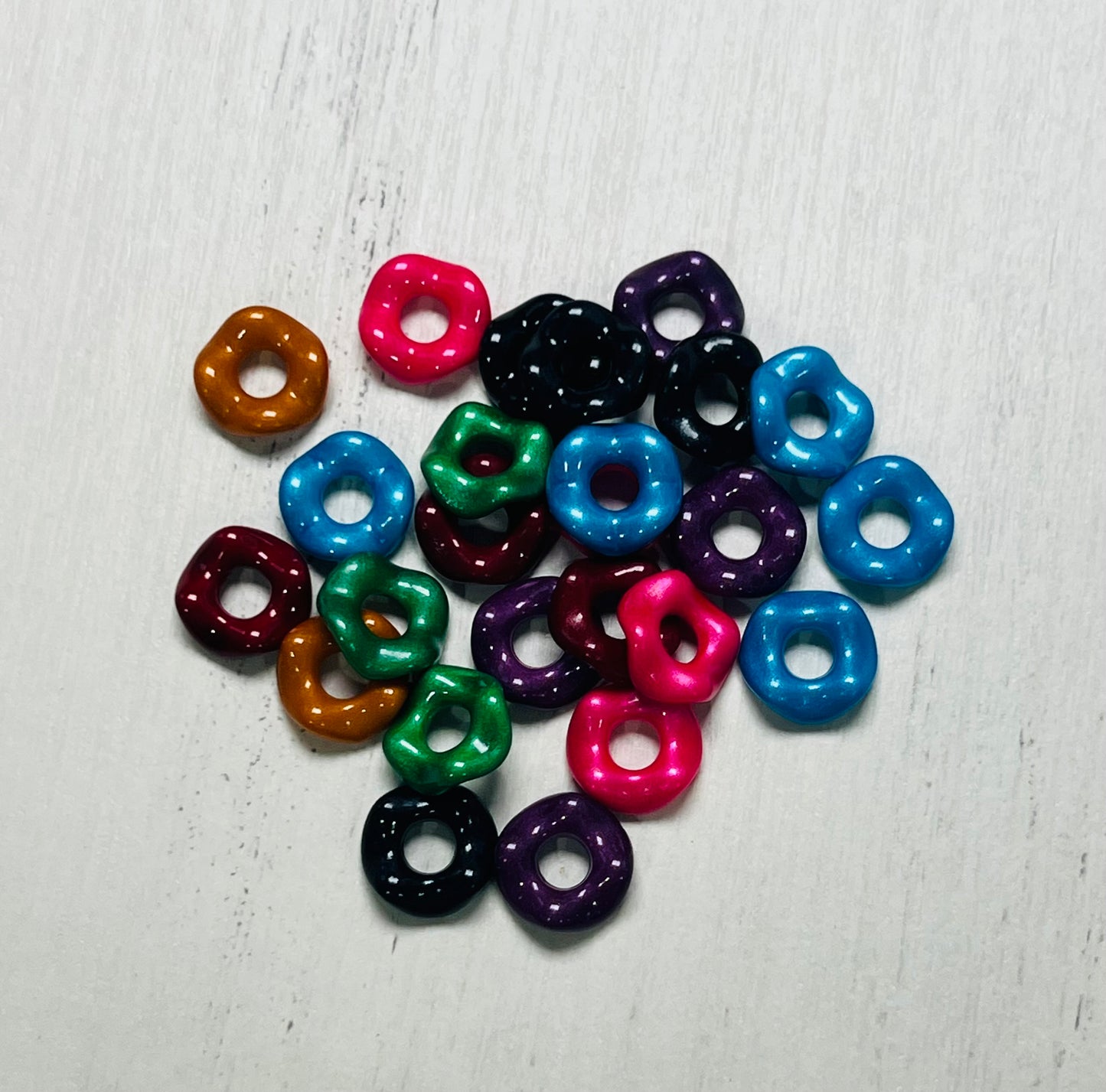 *Acrylic Wavy Spacers - Pack of 25 Random Colors