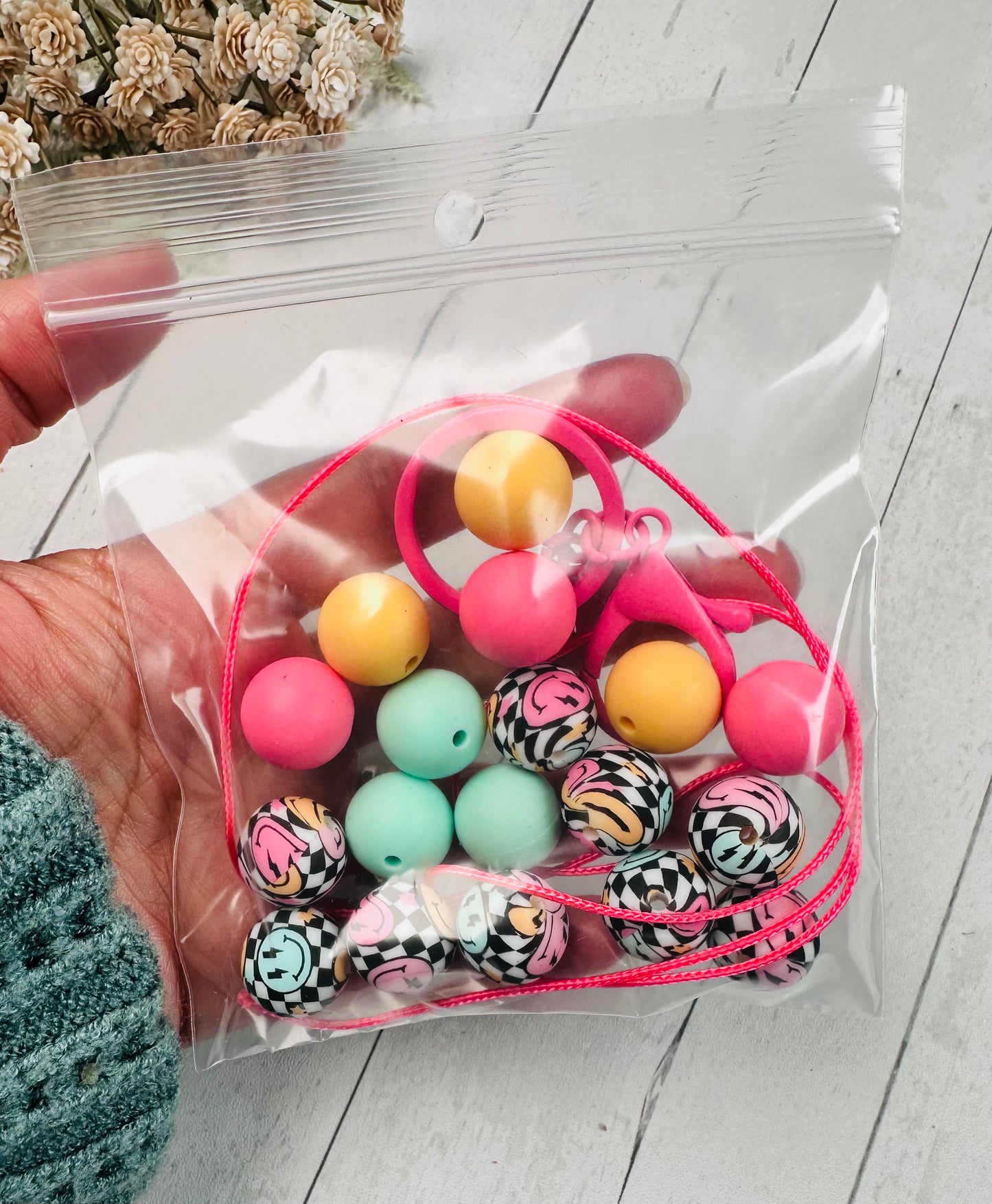 * Wristlet Kit - Retro Happy Face DIY Silicone Bead Wristlet Kit