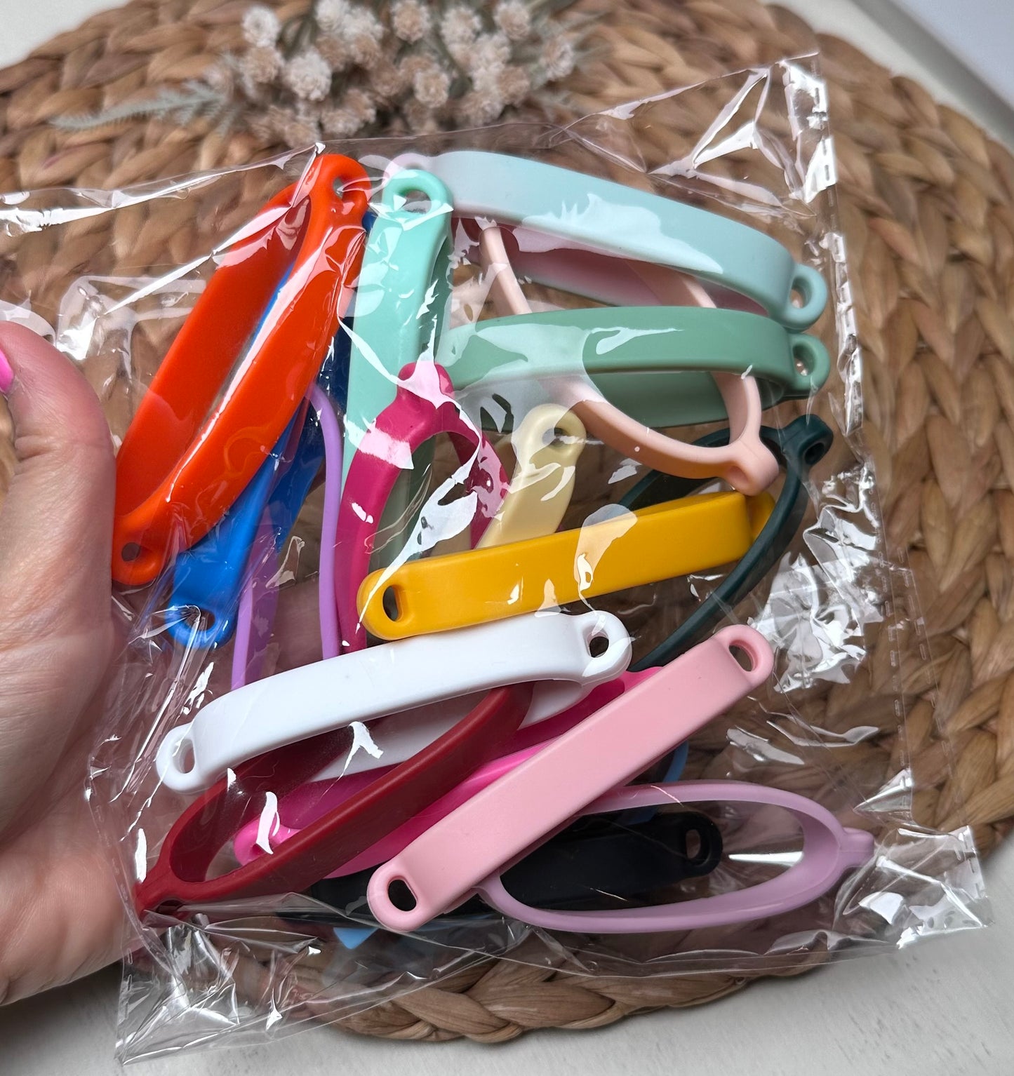 * PACK of 18 Silicone Tumbler Chain Holder