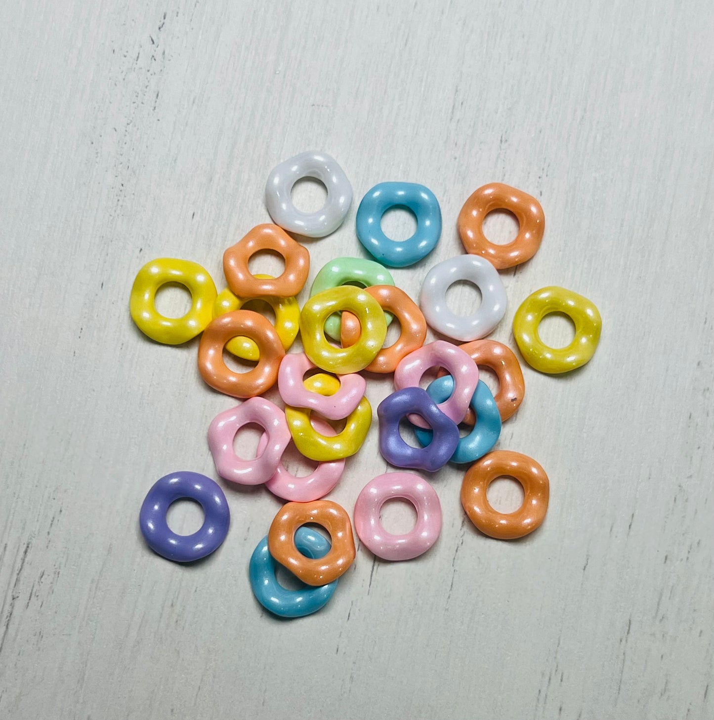 *Acrylic Wavy Spacers - Pack of 25 Random Colors