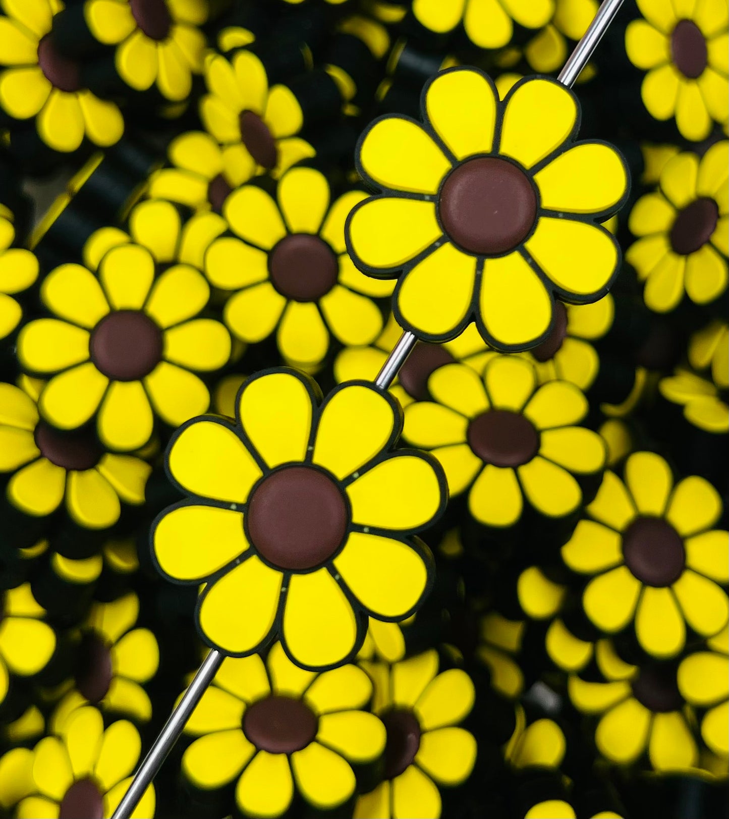 L- Glory Daisy Silicone Focal Bead, Flower Focal Bead