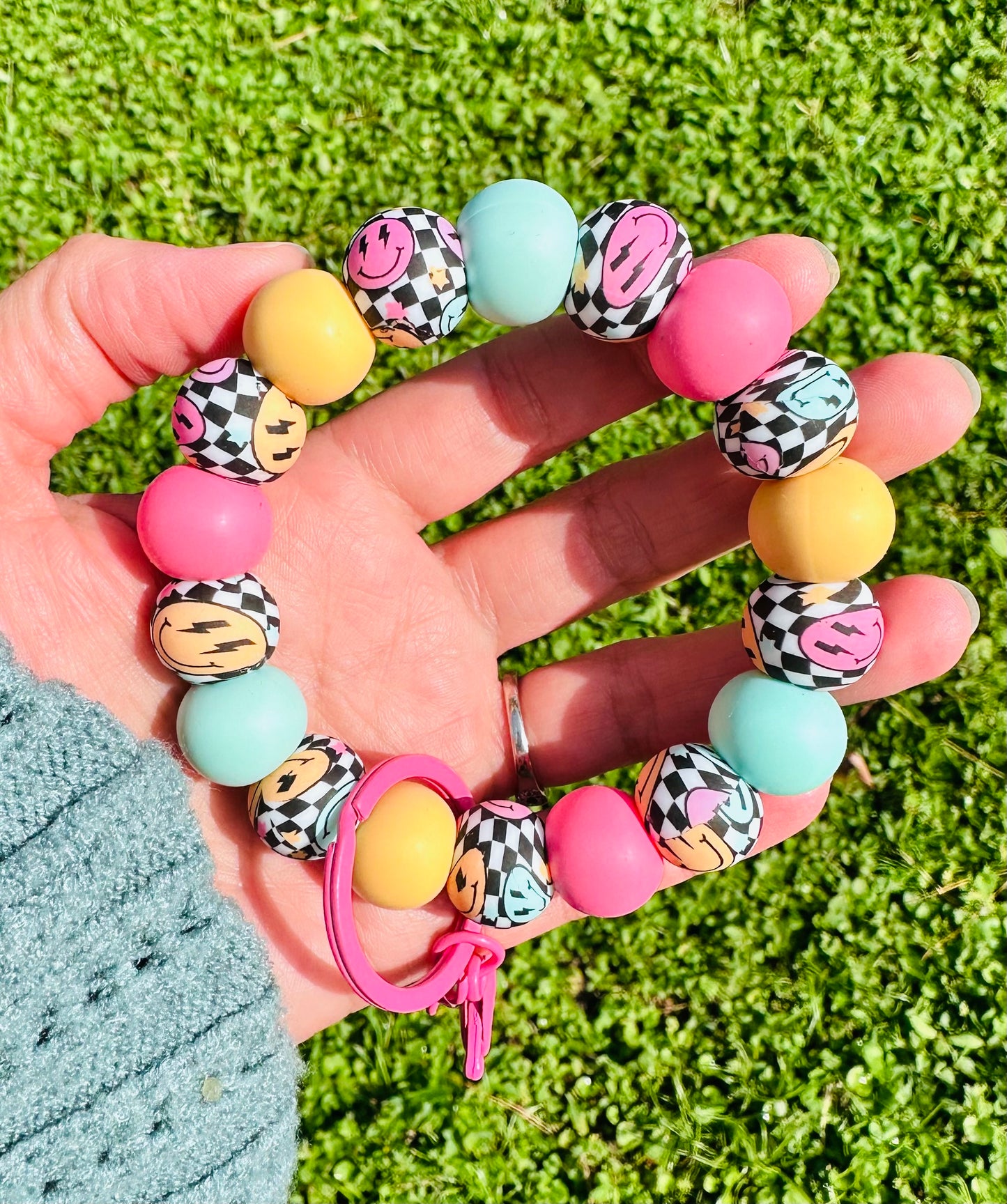 * Wristlet Kit - Retro Happy Face DIY Silicone Bead Wristlet Kit