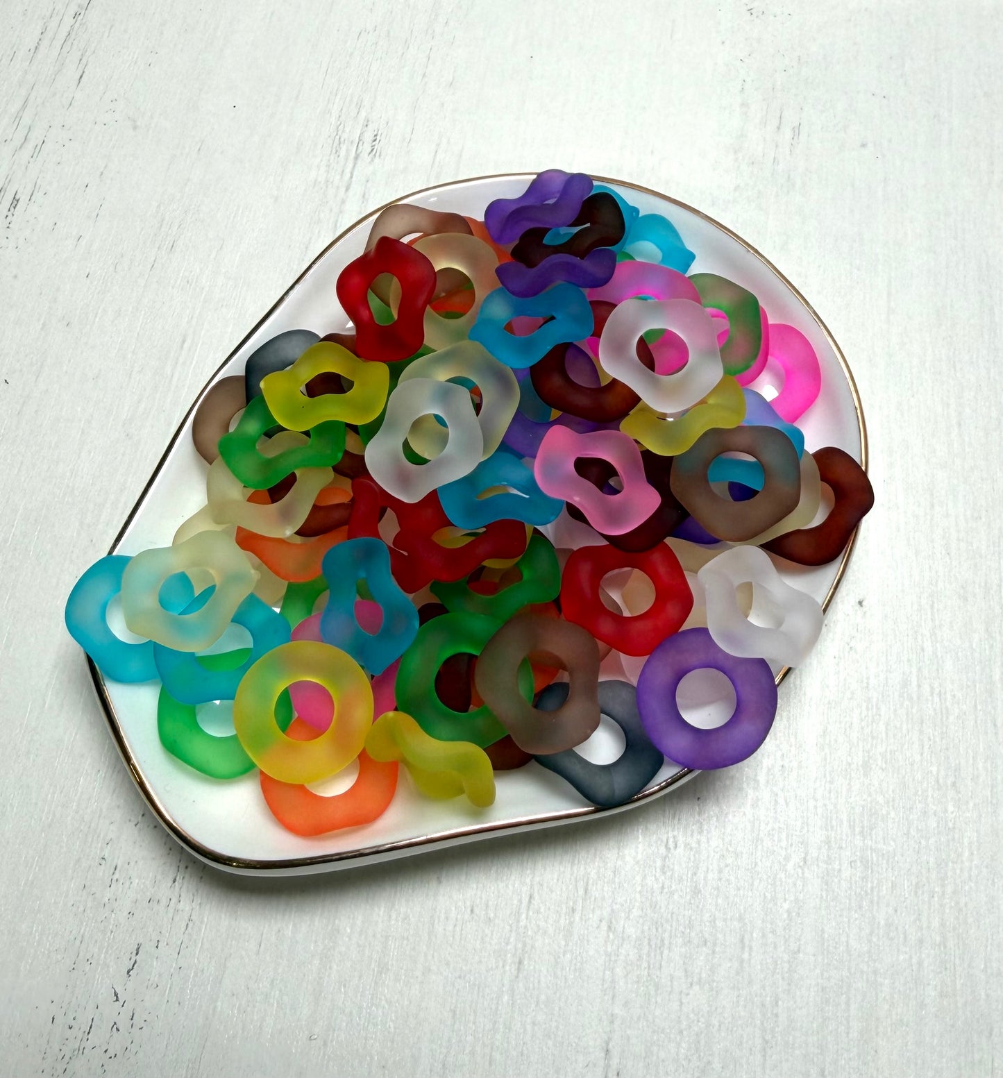 *Acrylic Wavy Spacers - Pack of 25 Random Colors