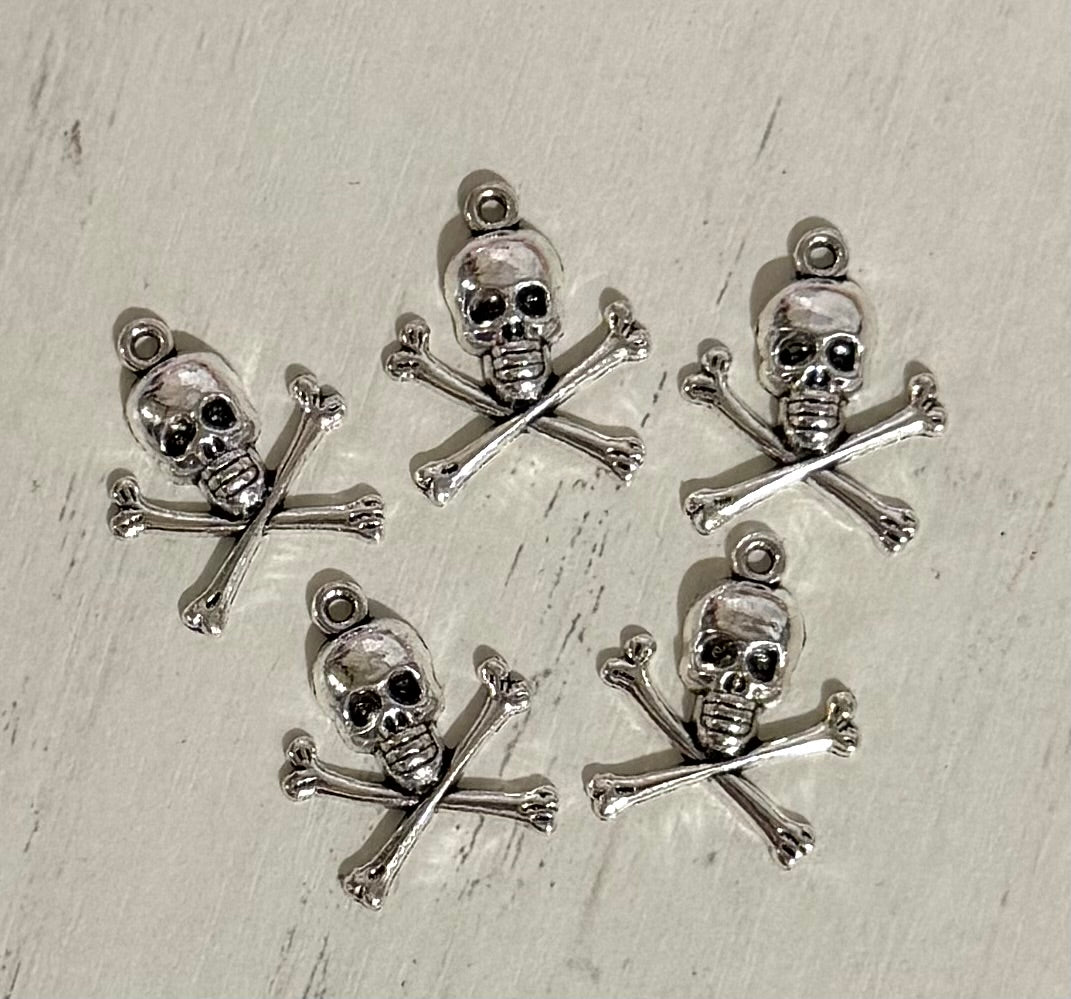*Bead Mix #540- Skull And Crossbones Charms