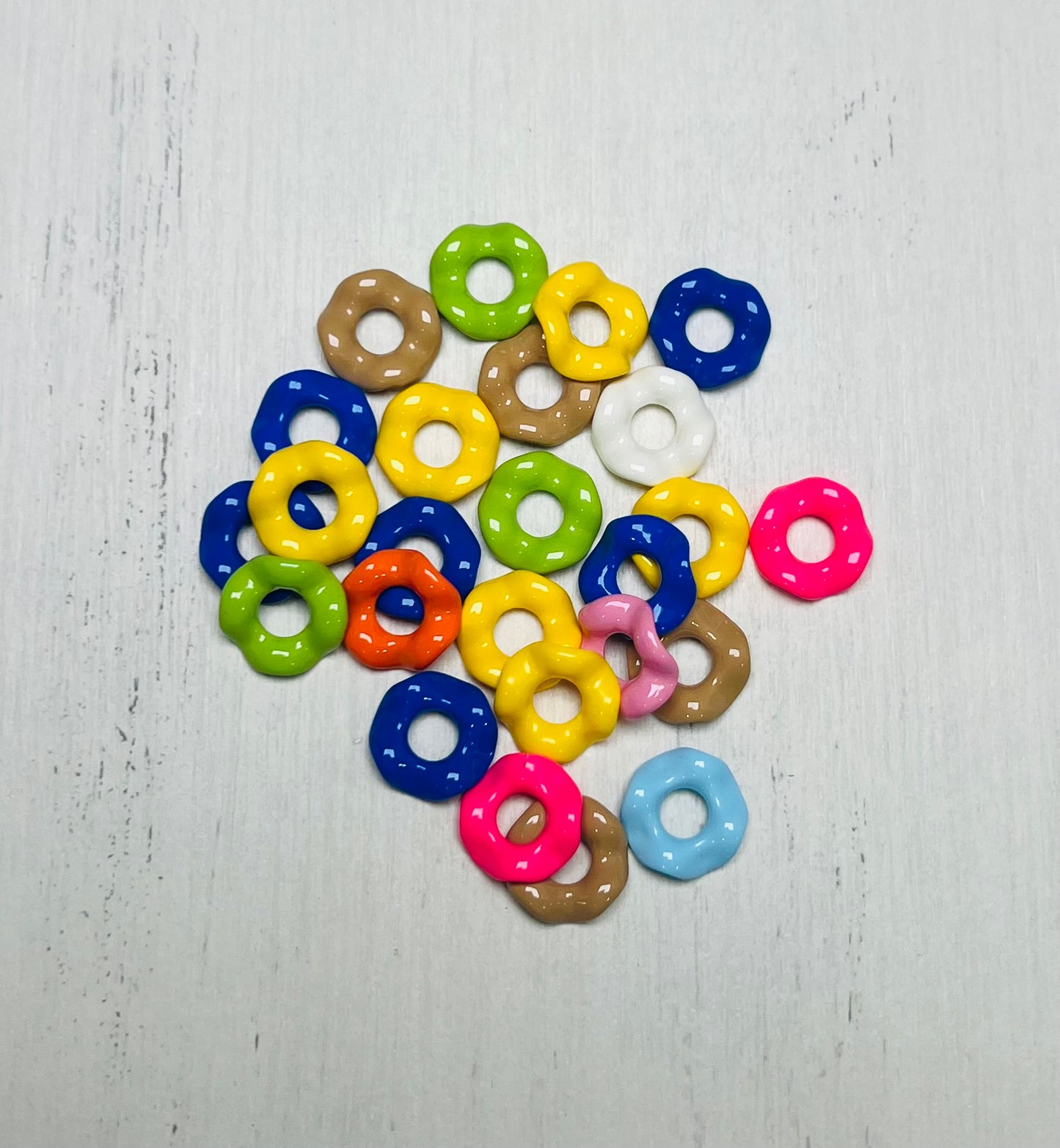 *Acrylic Wavy Spacers - Pack of 25 Random Colors