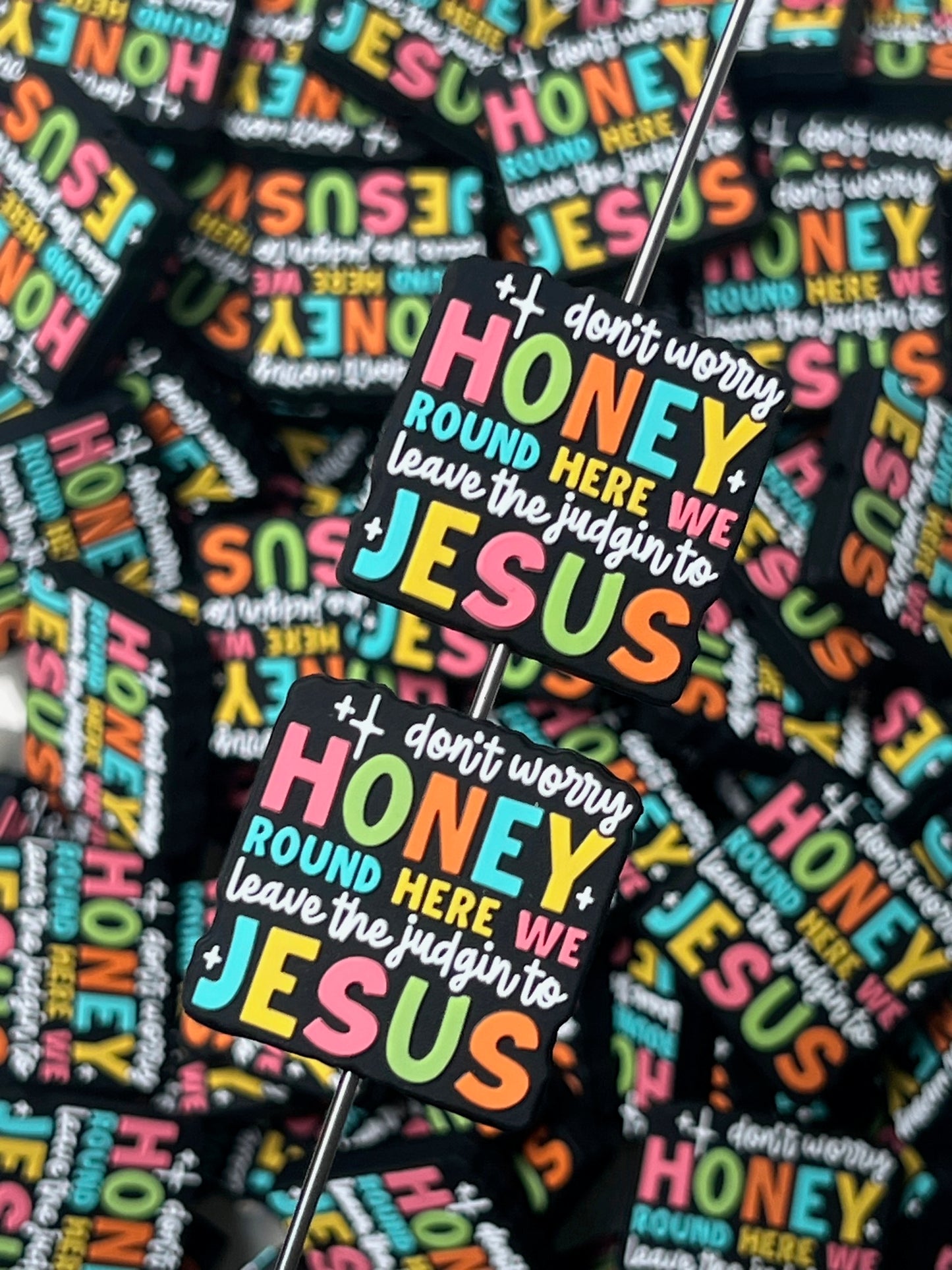 R- Don't Worry Honey Silicone Focal Bead, Quote Focal Bead