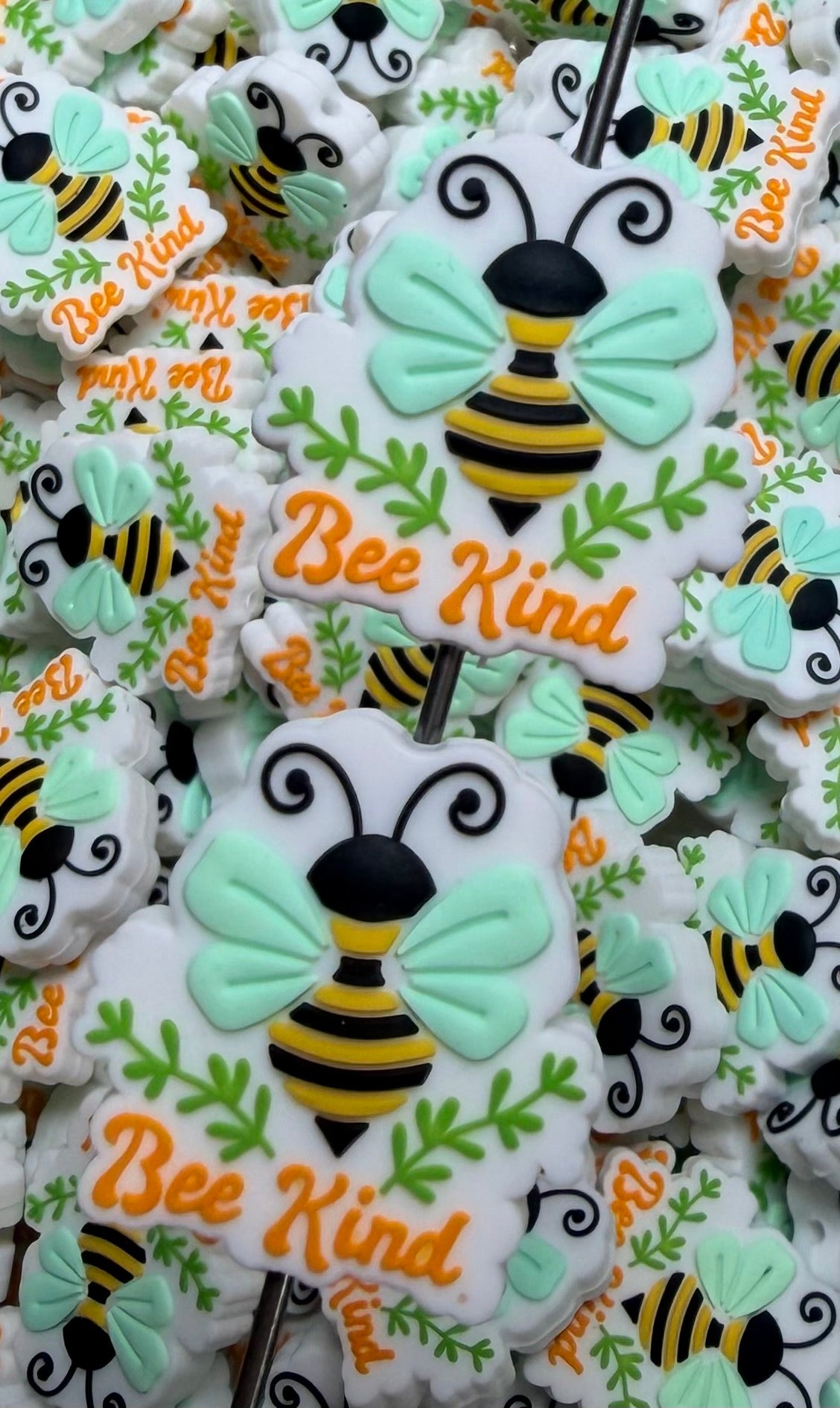 Q- Bee Kind Focal Bead, Quote Focal Bead