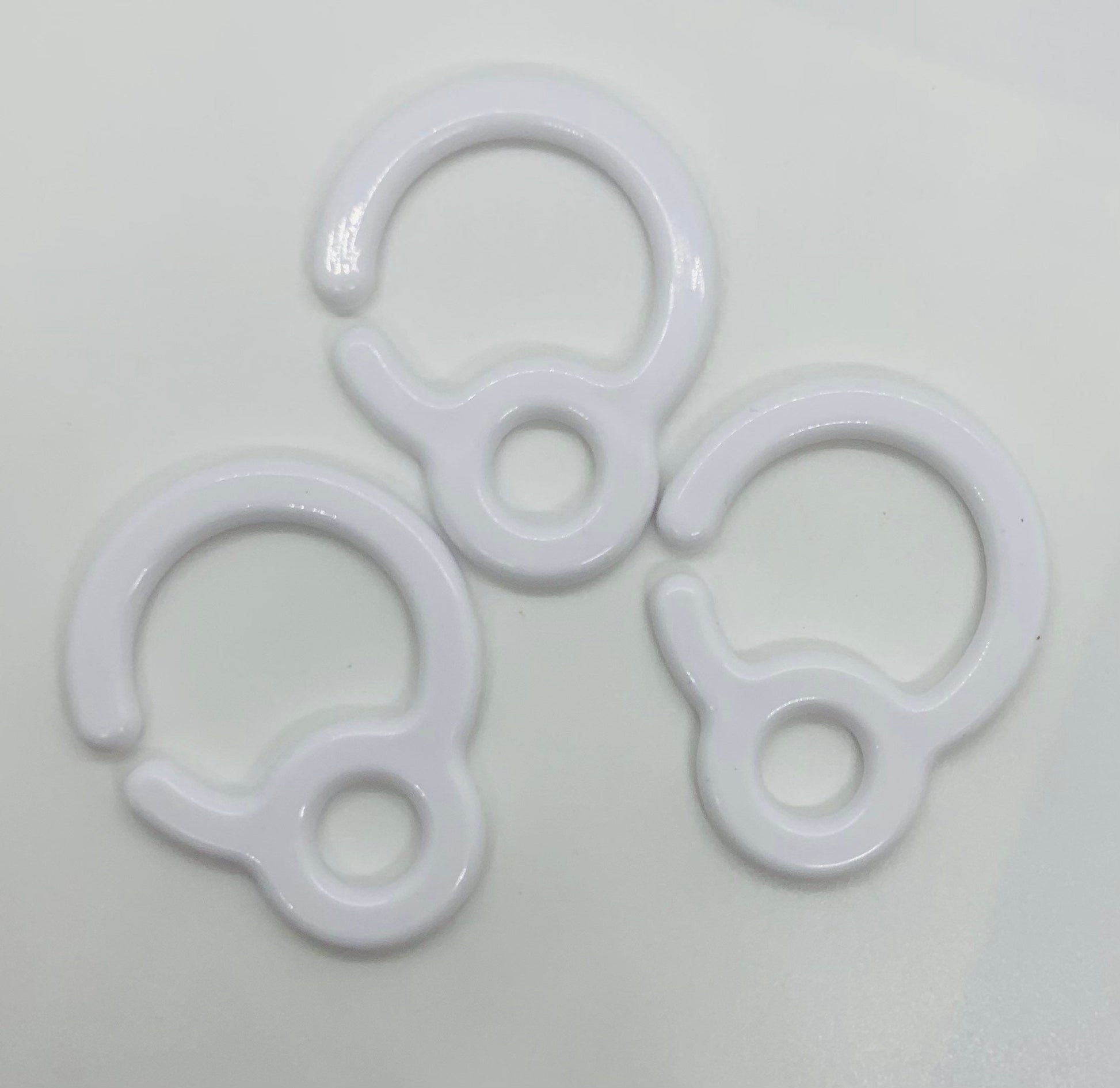One Plastic Ring Link, Stroller Hook, Baby Carrier Link, Chain Link Fo –  The Silicone Bead Store LLC