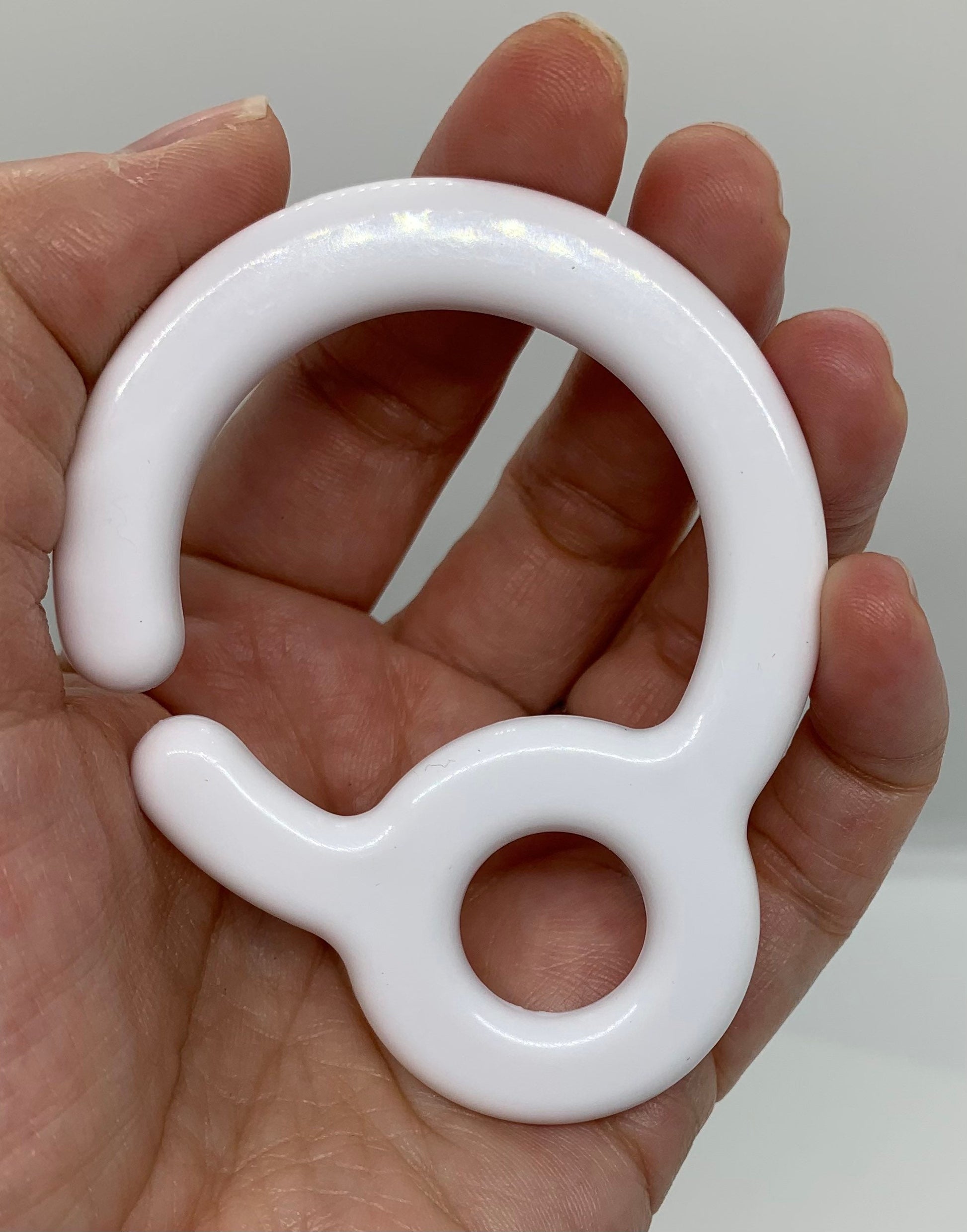 One Plastic Ring Link, Stroller Hook, Baby Carrier Link, Chain Link Fo –  The Silicone Bead Store LLC