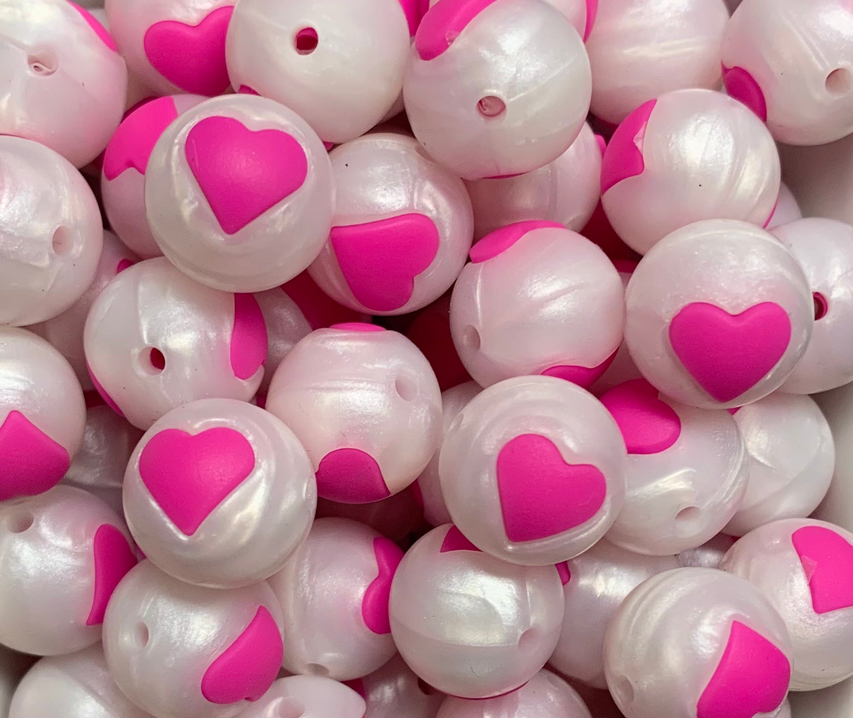 Dress Choice 200Pcs White Acrylic Pink Heart Beads Flat Round Love